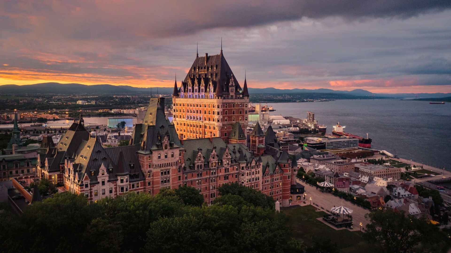 Large-scale architectural landmark at dusk