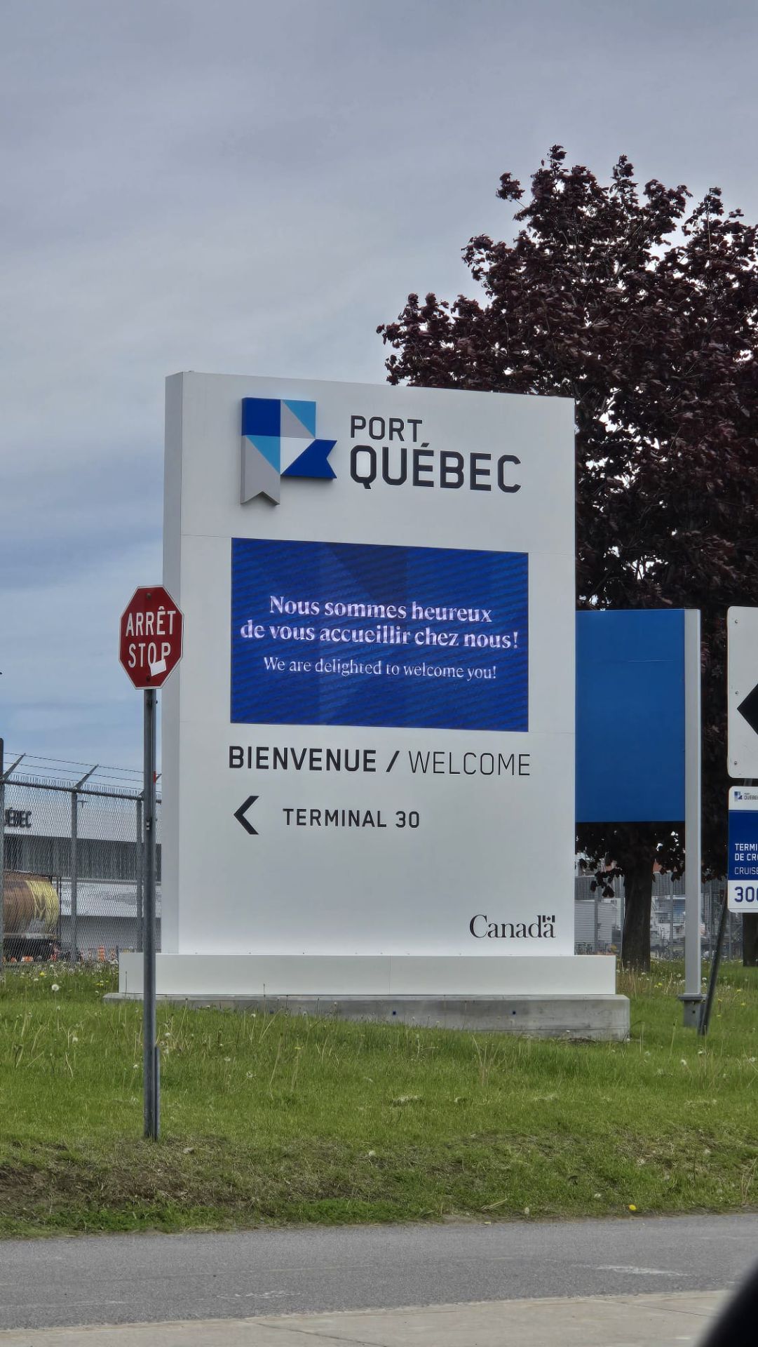 Port de Québec entrance — launch the live exterior twin